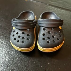 Toddler 5 navy crocs